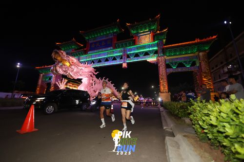 Race photo from PIK NITE RUN 2025
