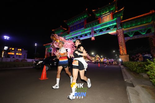Race photo from PIK NITE RUN 2025