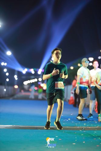 Race photo from PIK NITE RUN 2025