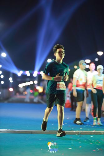 Race photo from PIK NITE RUN 2025