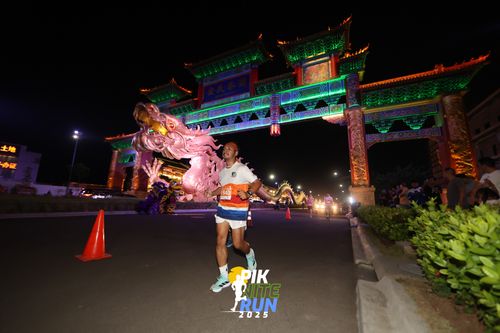 Race photo from PIK NITE RUN 2025