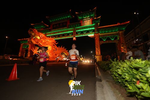 Race photo from PIK NITE RUN 2025