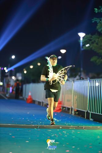 Race photo from PIK NITE RUN 2025