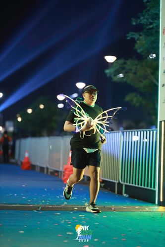 Race photo from PIK NITE RUN 2025