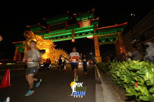 Race photo from PIK NITE RUN 2025