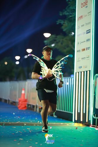 Race photo from PIK NITE RUN 2025