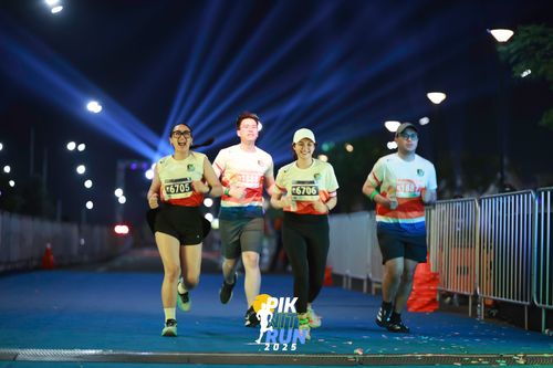 Race photo from PIK NITE RUN 2025