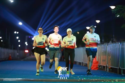 Race photo from PIK NITE RUN 2025