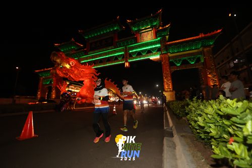 Race photo from PIK NITE RUN 2025