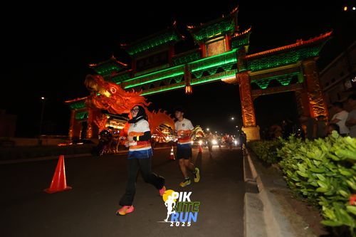 Race photo from PIK NITE RUN 2025