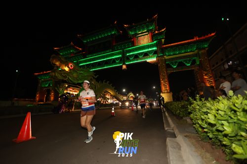 Race photo from PIK NITE RUN 2025