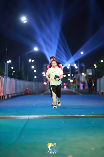 Race photo from PIK NITE RUN 2025
