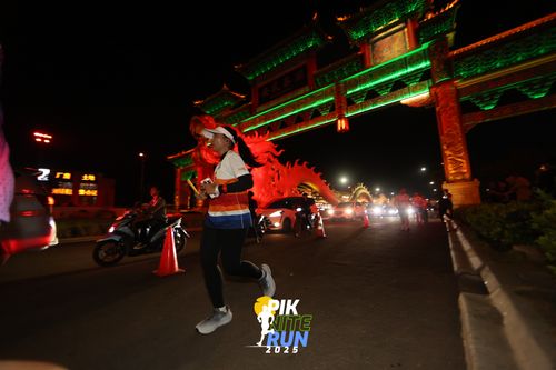 Race photo from PIK NITE RUN 2025