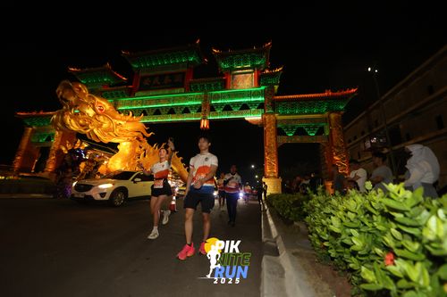 Race photo from PIK NITE RUN 2025