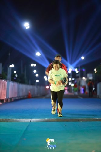Race photo from PIK NITE RUN 2025