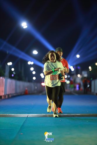 Race photo from PIK NITE RUN 2025