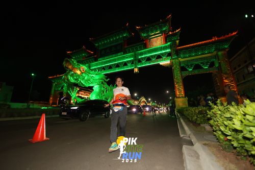 Race photo from PIK NITE RUN 2025