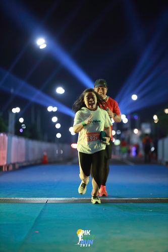 Race photo from PIK NITE RUN 2025
