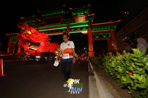 Race photo from PIK NITE RUN 2025