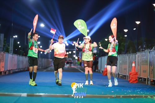 Race photo from PIK NITE RUN 2025