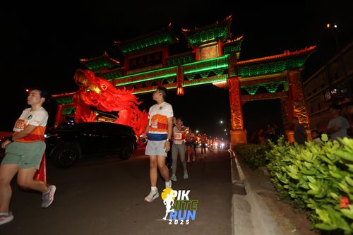 Race photo from PIK NITE RUN 2025