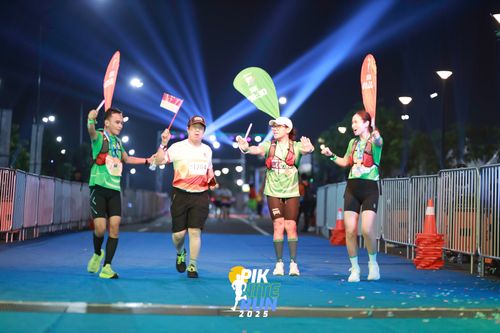 Race photo from PIK NITE RUN 2025