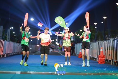 Race photo from PIK NITE RUN 2025
