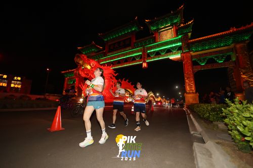 Race photo from PIK NITE RUN 2025
