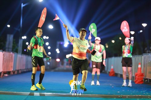 Race photo from PIK NITE RUN 2025
