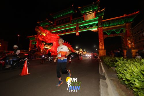 Race photo from PIK NITE RUN 2025