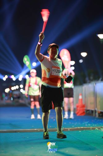 Race photo from PIK NITE RUN 2025