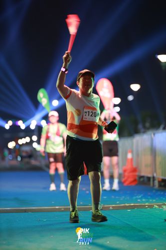 Race photo from PIK NITE RUN 2025