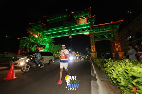 Race photo from PIK NITE RUN 2025