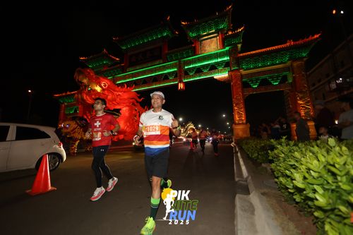 Race photo from PIK NITE RUN 2025