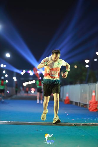 Race photo from PIK NITE RUN 2025
