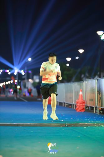 Race photo from PIK NITE RUN 2025