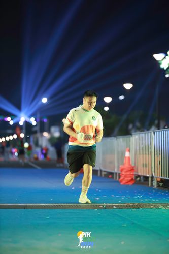 Race photo from PIK NITE RUN 2025