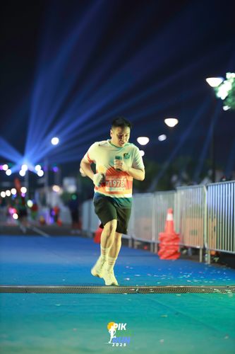 Race photo from PIK NITE RUN 2025