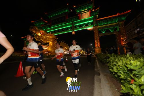 Race photo from PIK NITE RUN 2025
