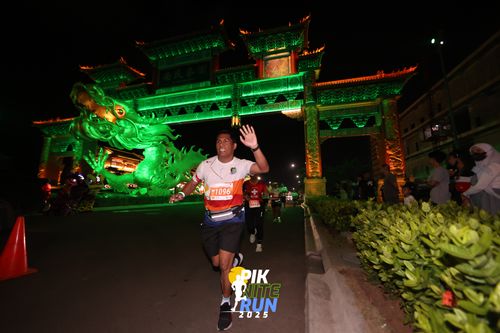 Race photo from PIK NITE RUN 2025