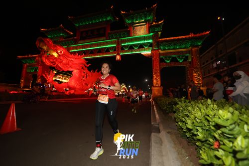 Race photo from PIK NITE RUN 2025