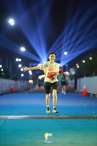 Race photo from PIK NITE RUN 2025