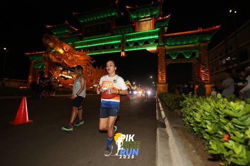 Race photo from PIK NITE RUN 2025