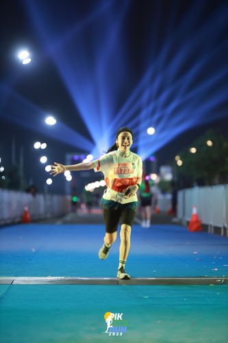 Race photo from PIK NITE RUN 2025