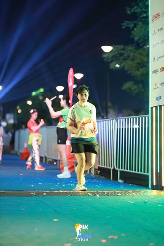 Race photo from PIK NITE RUN 2025