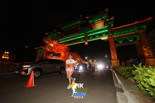 Race photo from PIK NITE RUN 2025