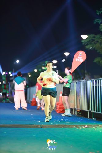 Race photo from PIK NITE RUN 2025