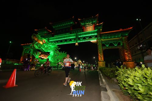 Race photo from PIK NITE RUN 2025