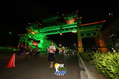 Race photo from PIK NITE RUN 2025