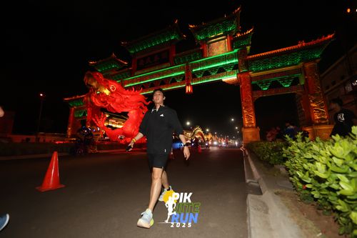 Race photo from PIK NITE RUN 2025